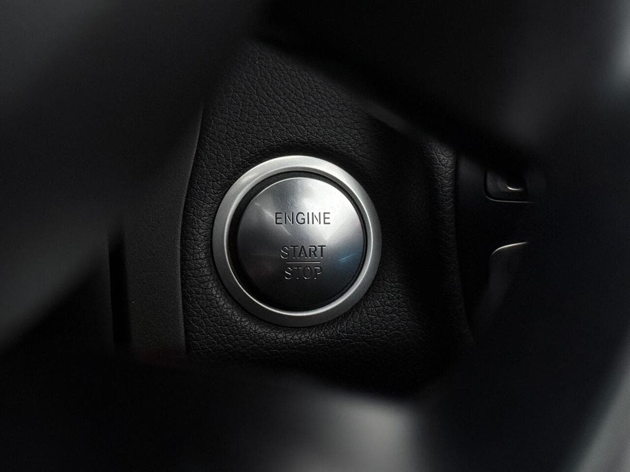 Mercedes-Benz GLC thumbnail Misc Controls