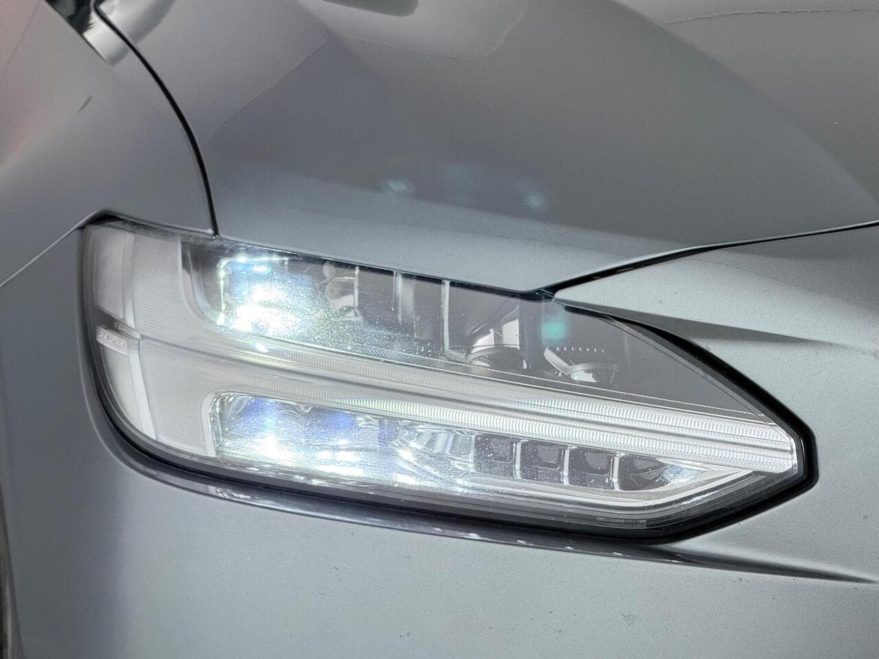 Volvo S90 thumbnail Lights Front