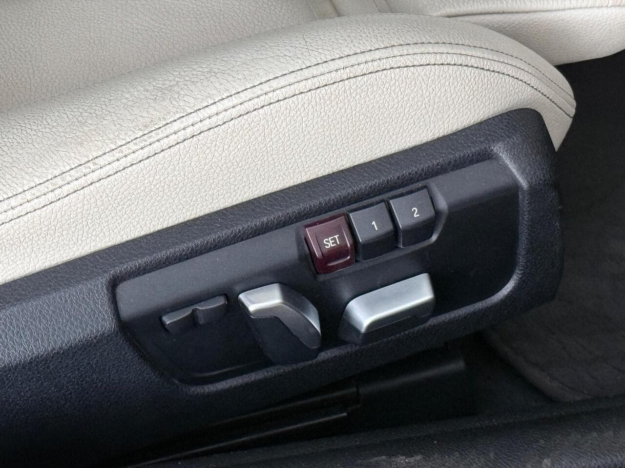 BMW 4 Series thumbnail Misc Controls
