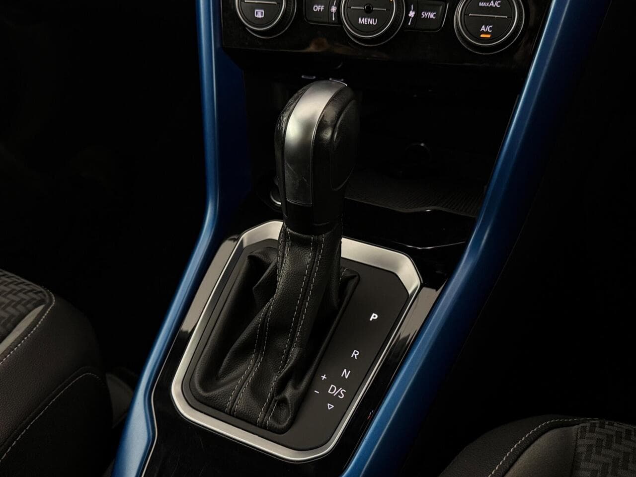 Volkswagen T-Roc thumbnail Interior Front
