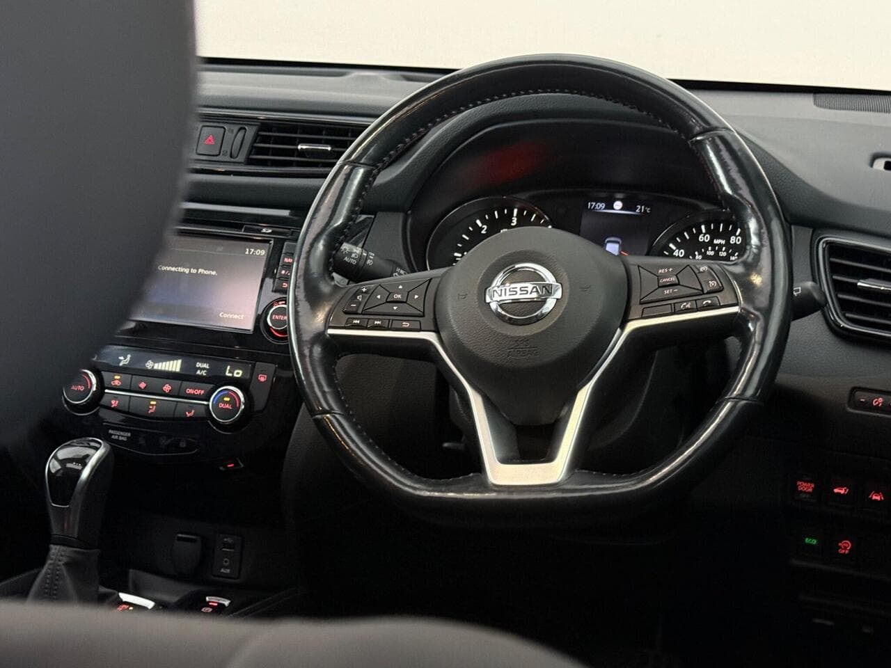 Nissan X-Trail thumbnail Steering Wheel