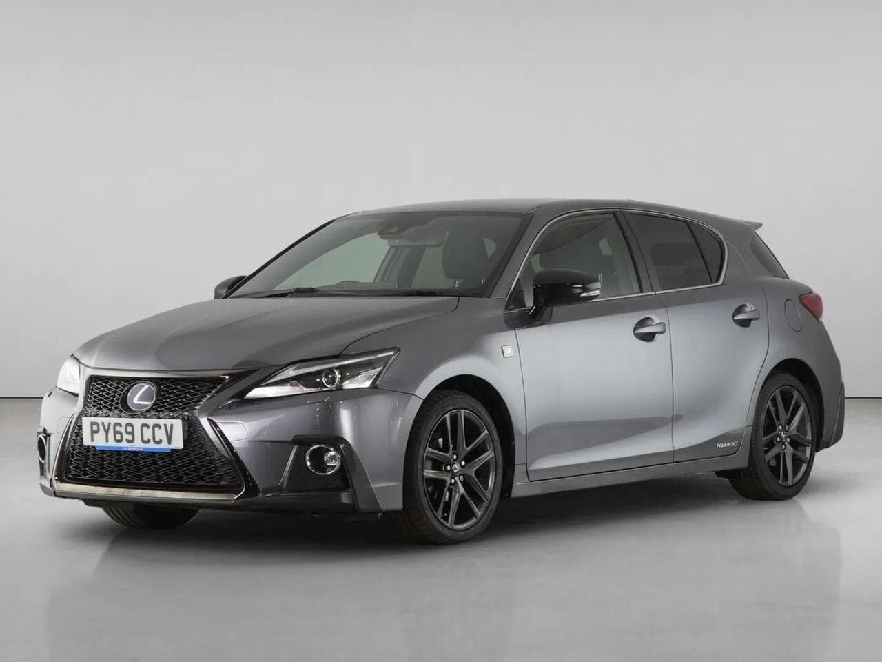 Lexus CT thumbnail Front Left