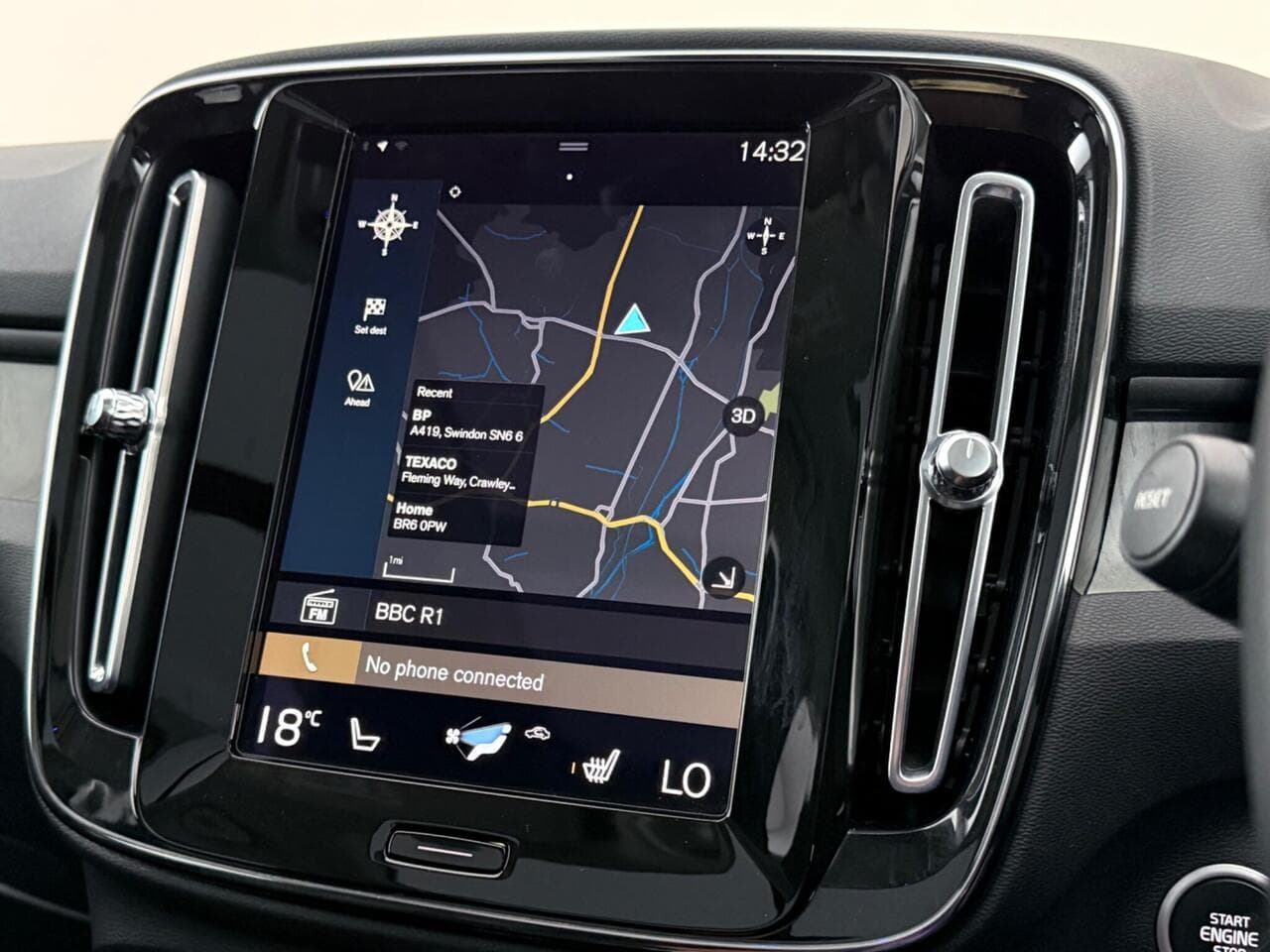 Volvo XC40 thumbnail Infotainment System