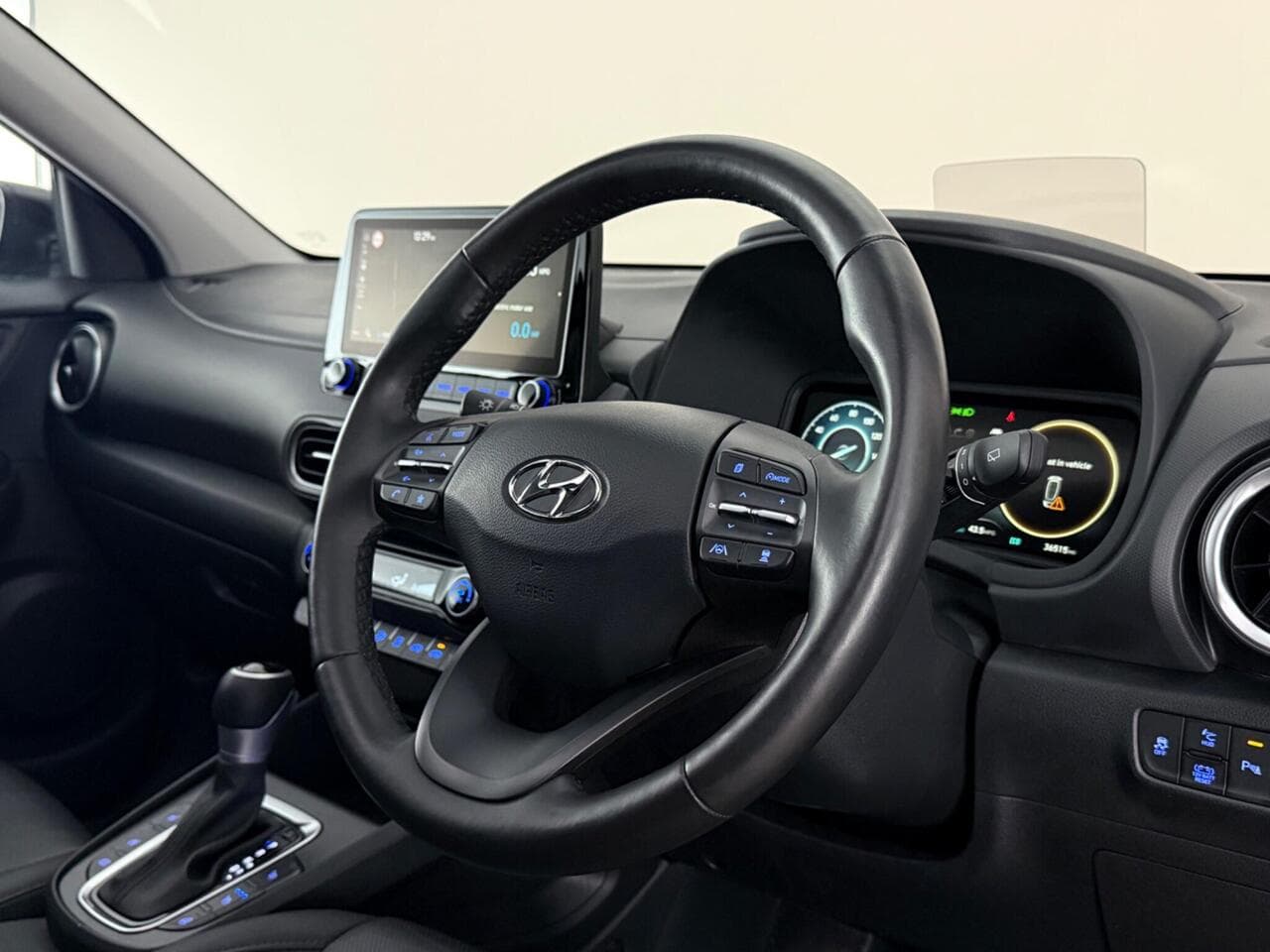 Hyundai KONA thumbnail Interior Front