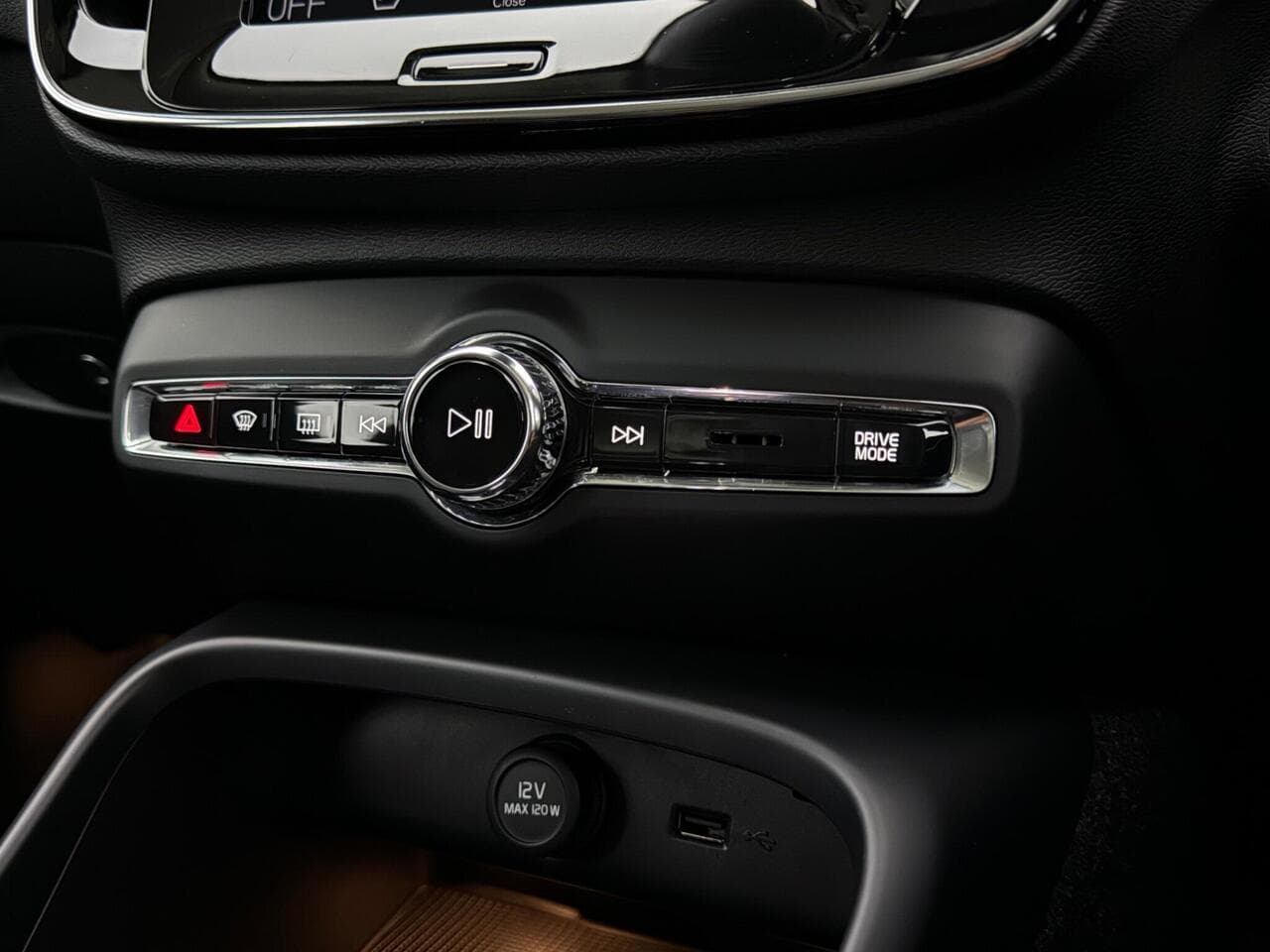 Volvo XC40 thumbnail Misc Controls