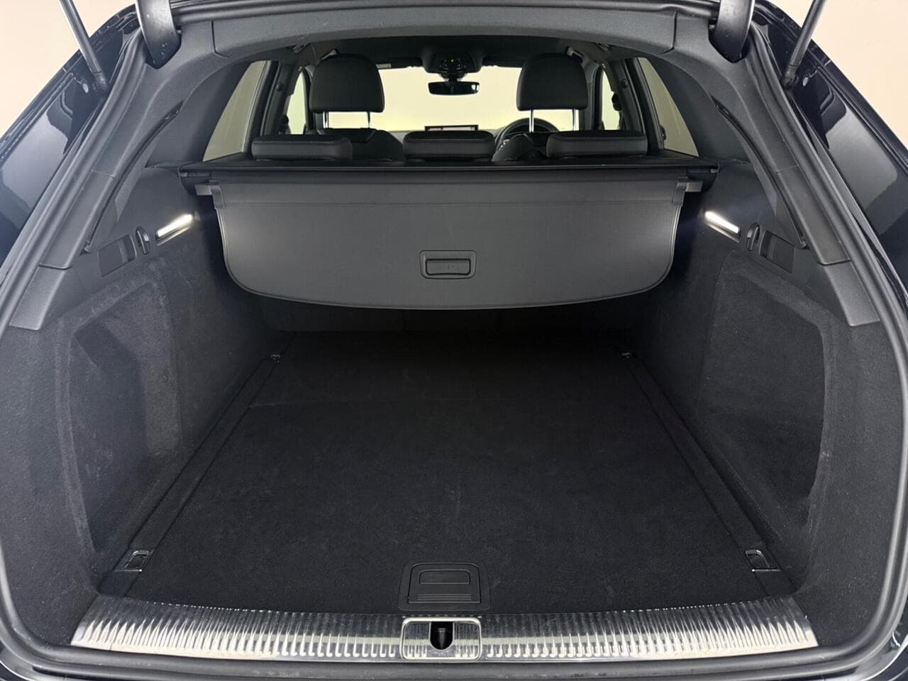Audi A4 Avant thumbnail Boot