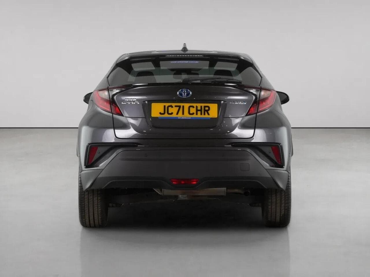 Toyota C-HR thumbnail Rear