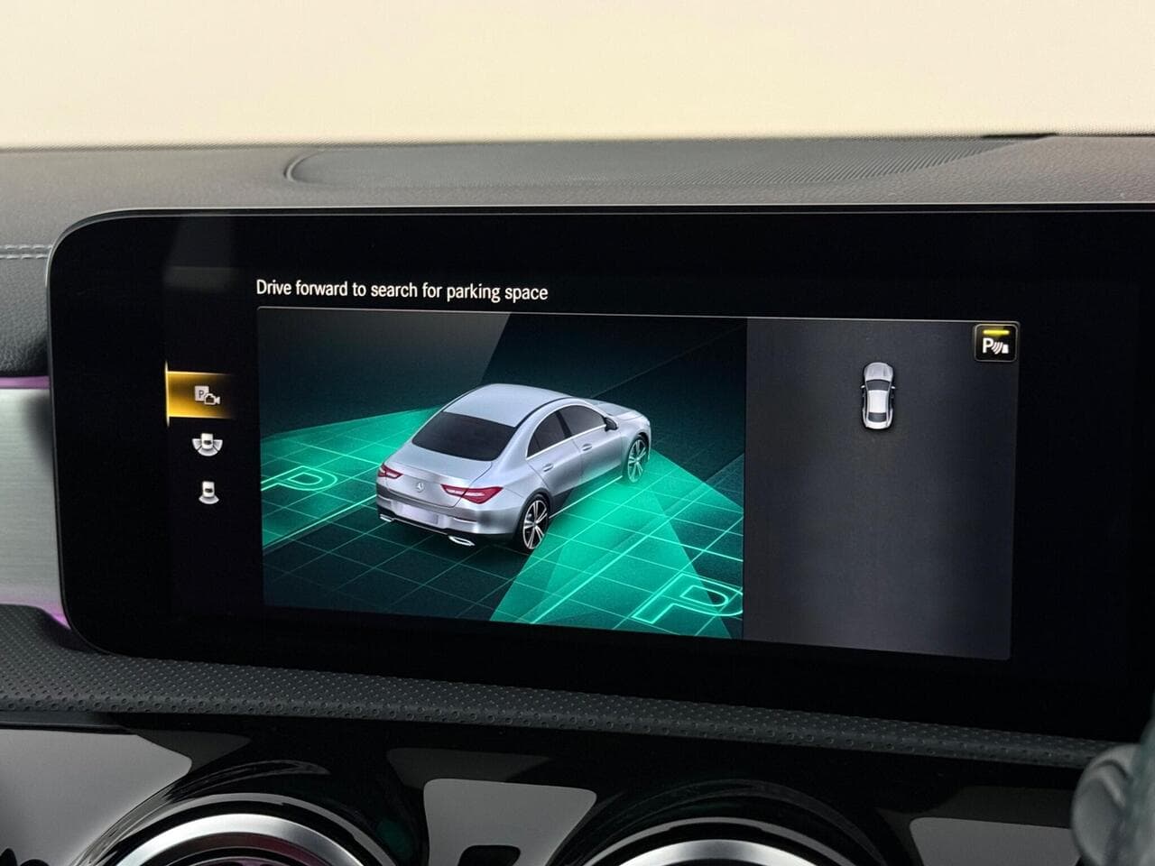 Mercedes-Benz CLA thumbnail Infotainment System