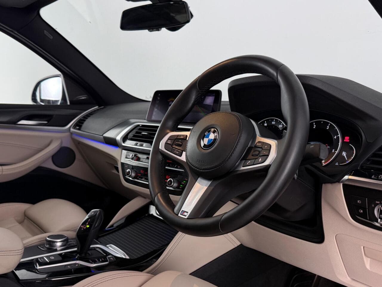 BMW X4 thumbnail Interior Front