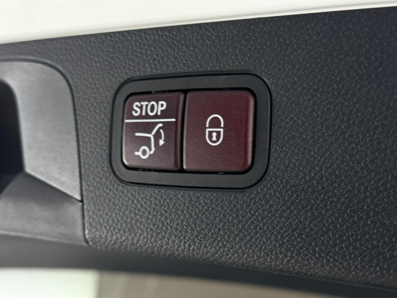 Mercedes-Benz GLC thumbnail Misc Controls
