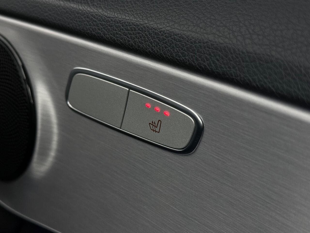 Mercedes-Benz C Class thumbnail Misc Controls