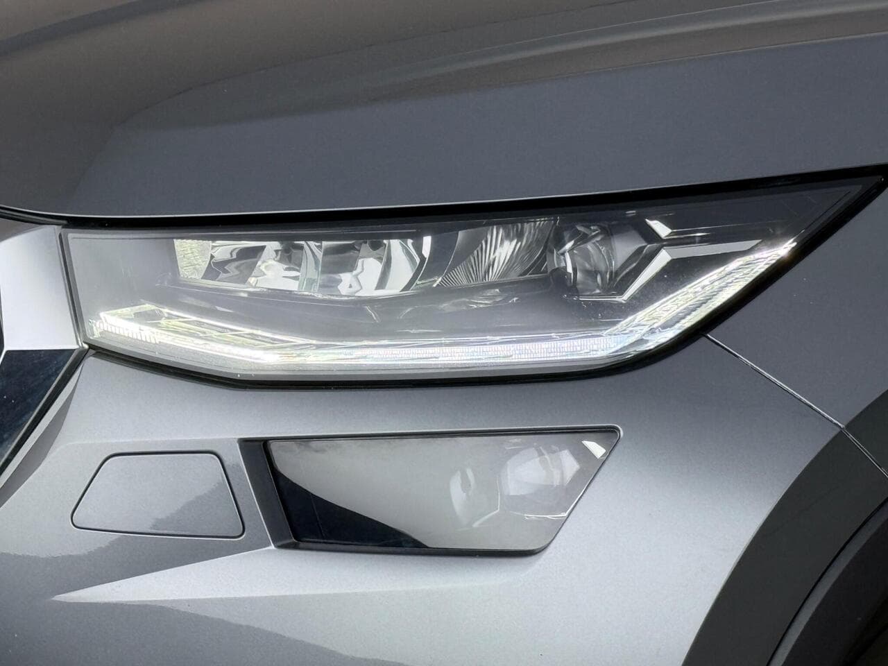 Skoda Kodiaq thumbnail Lights Front