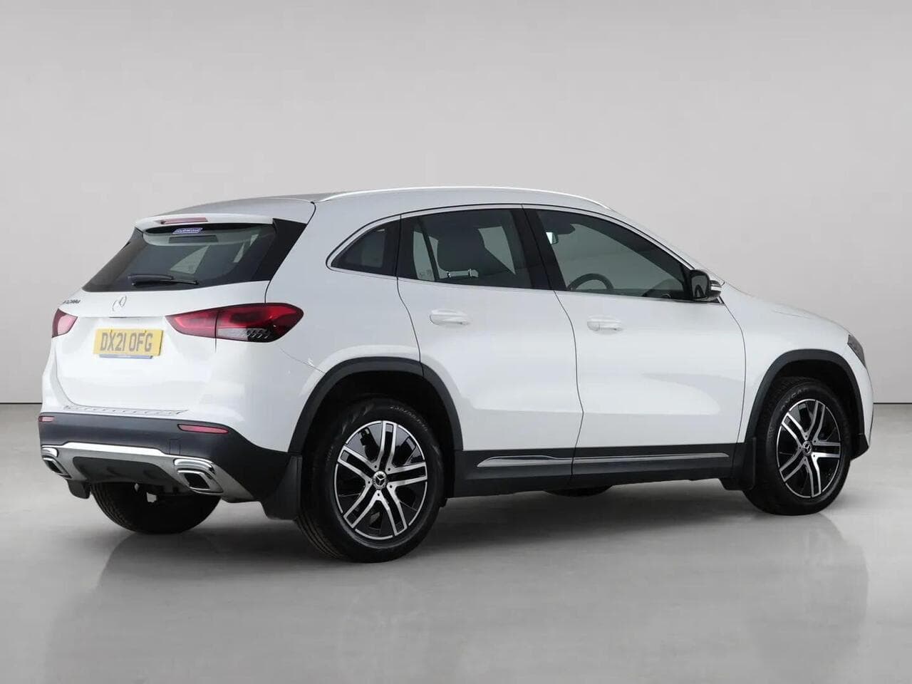 Mercedes-Benz GLA thumbnail Rear Right