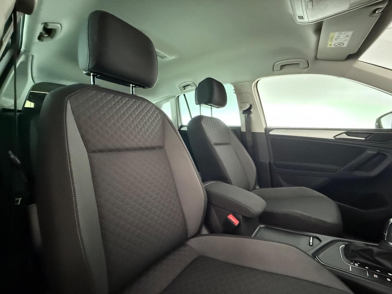 Volkswagen Tiguan thumbnail Seat Driver