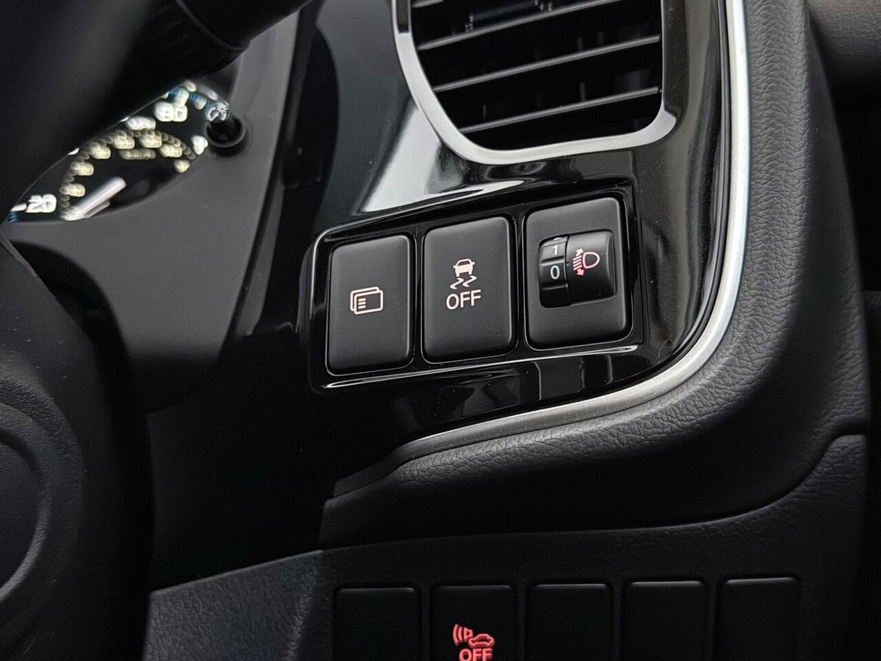 Mitsubishi Outlander thumbnail Misc Controls