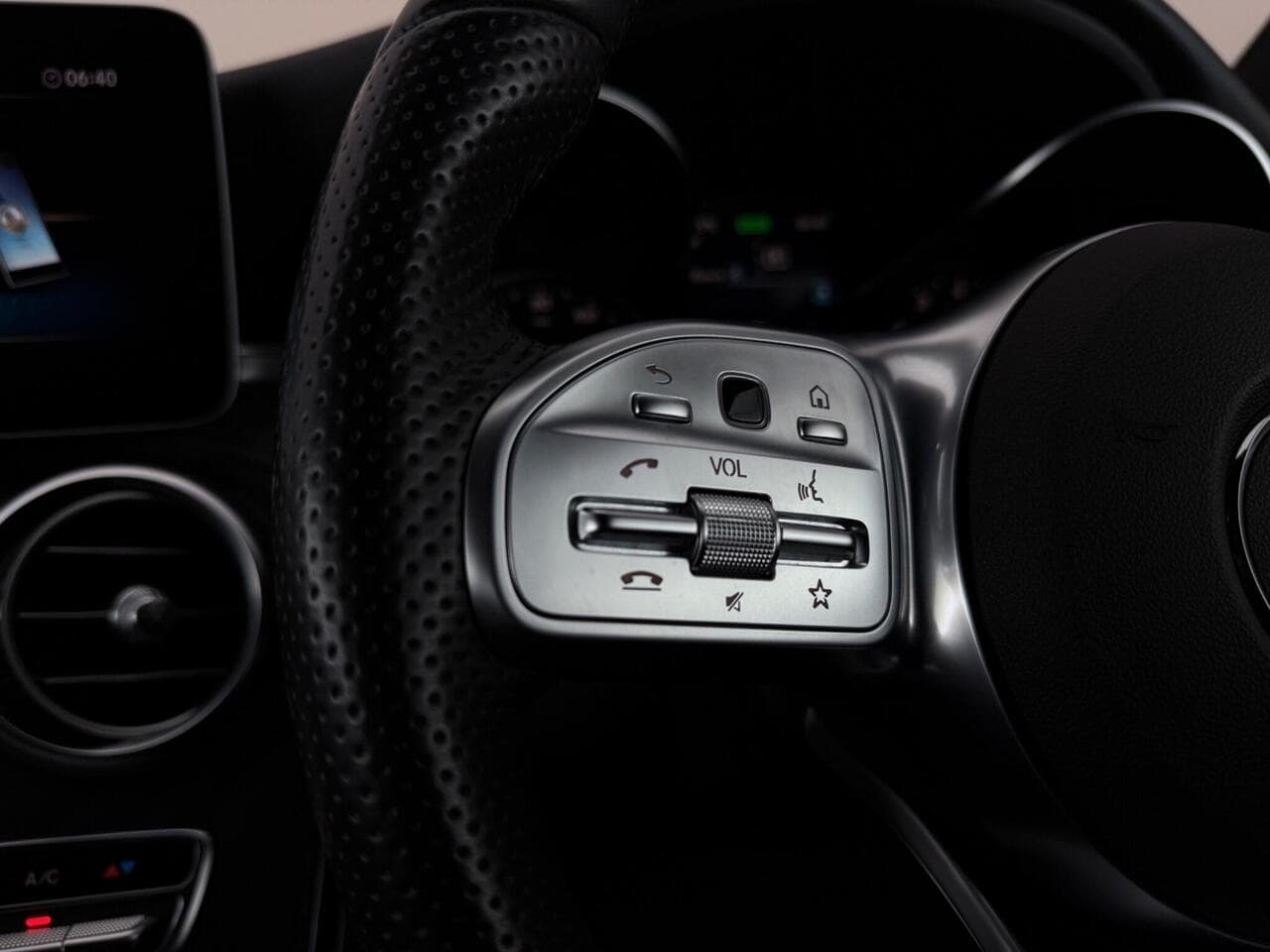 Mercedes-Benz C Class thumbnail Misc Controls