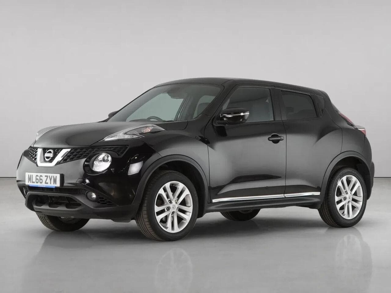Nissan Juke thumbnail Front Left