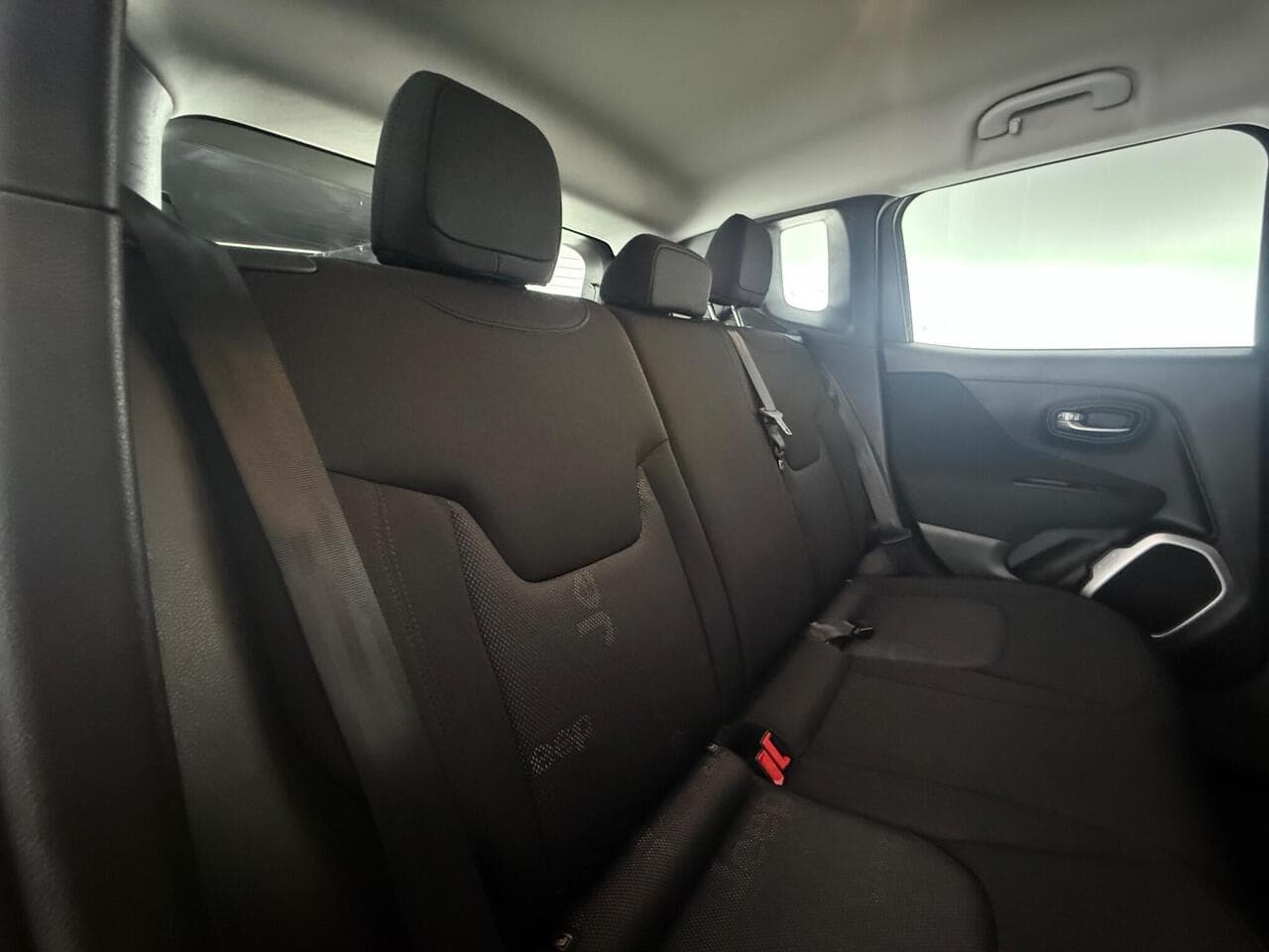 Jeep Renegade thumbnail Seats Rear