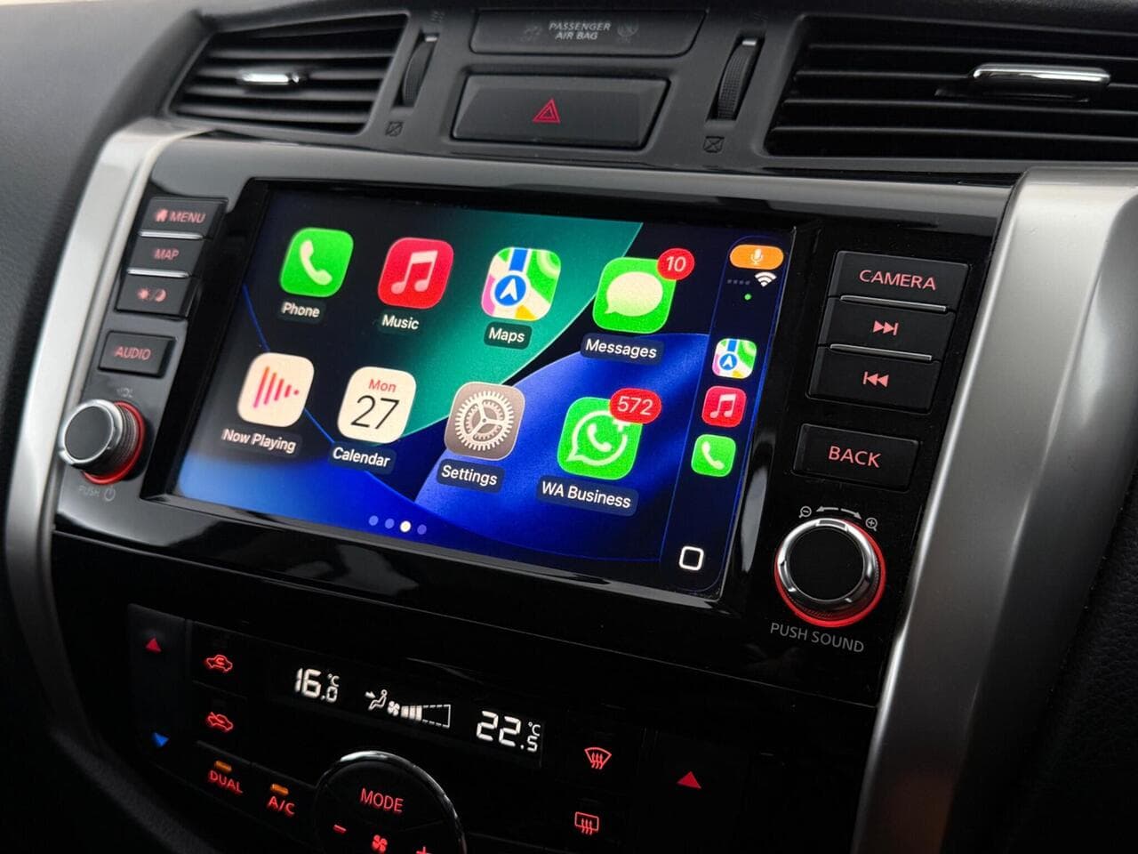Nissan Navara thumbnail Infotainment System