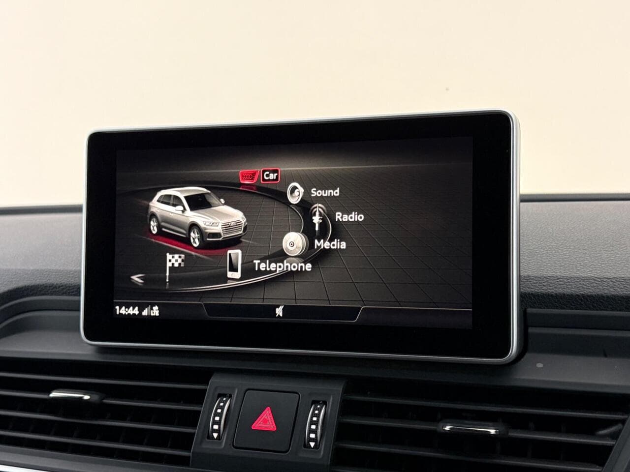 Audi Q5 thumbnail Infotainment System