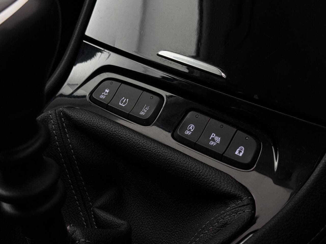 Vauxhall Grandland X thumbnail Misc Controls