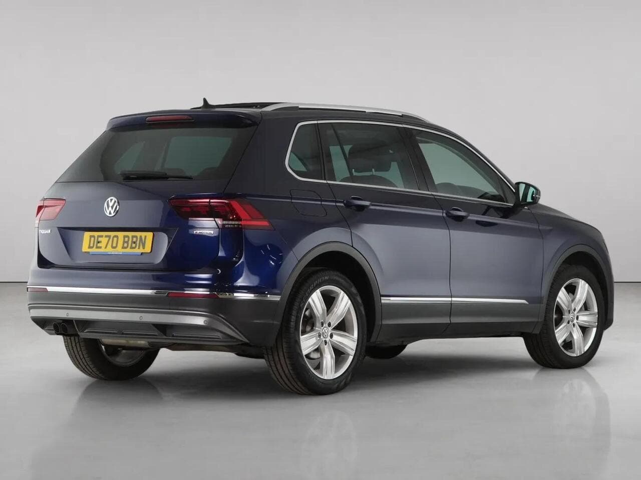 Volkswagen Tiguan thumbnail Rear Right
