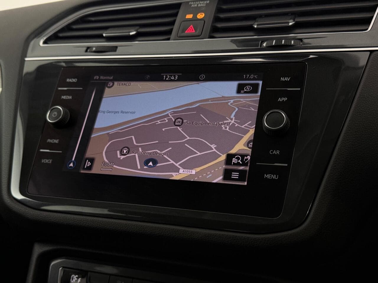Volkswagen Tiguan Allspace thumbnail Infotainment System