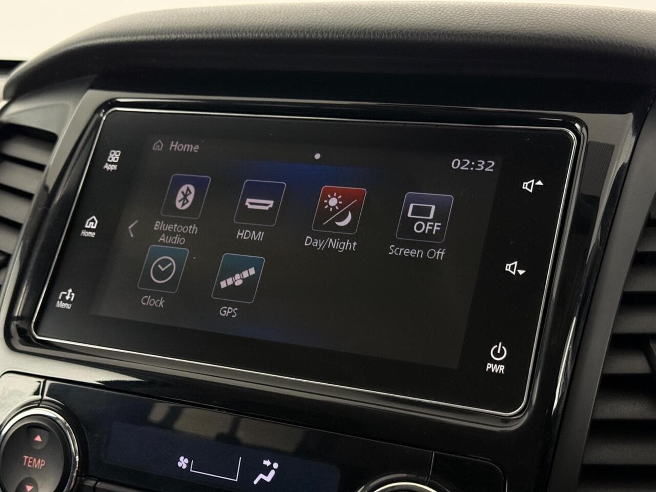 Mitsubishi Shogun Sport thumbnail Infotainment System