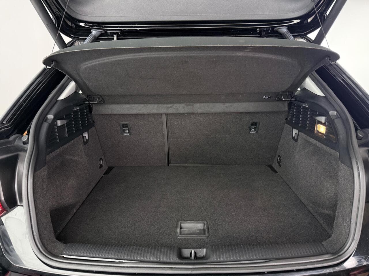Audi Q2 thumbnail Boot