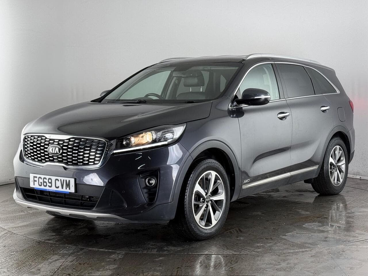 Kia Sorento thumbnail Front Left