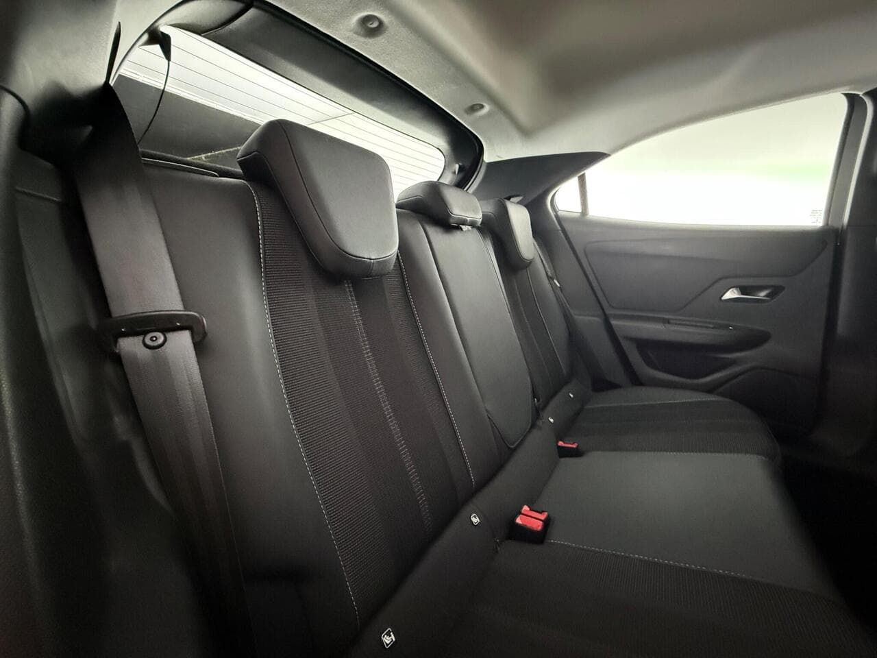 Vauxhall Mokka thumbnail Seats Rear