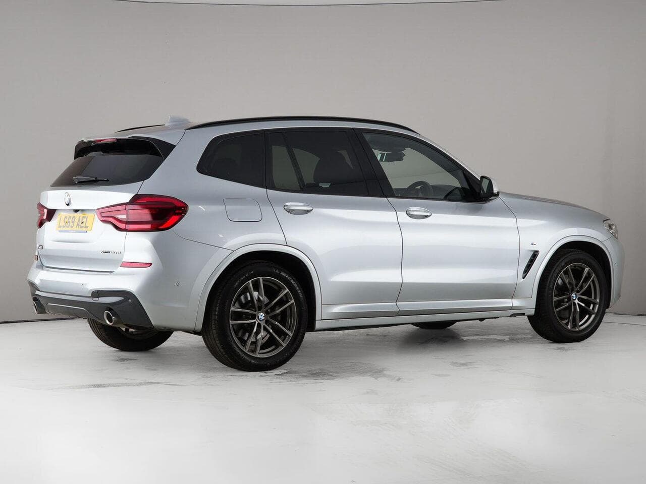 BMW X3 thumbnail Side Right
