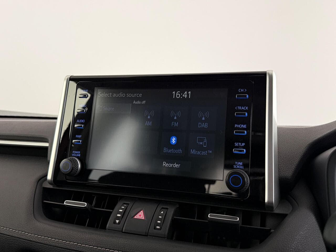 Toyota RAV4 thumbnail Infotainment System