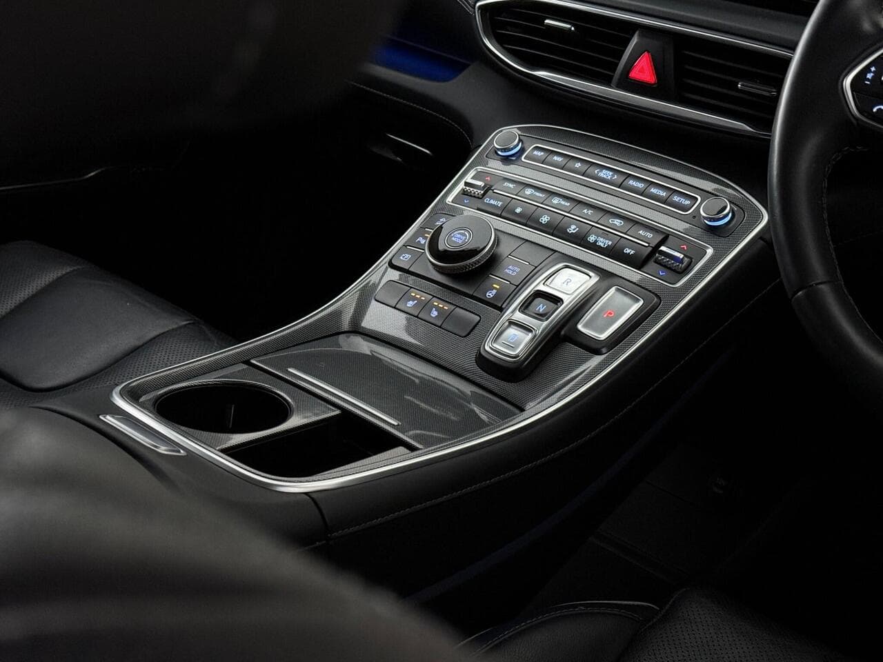 Hyundai Santa Fe thumbnail Interior Front