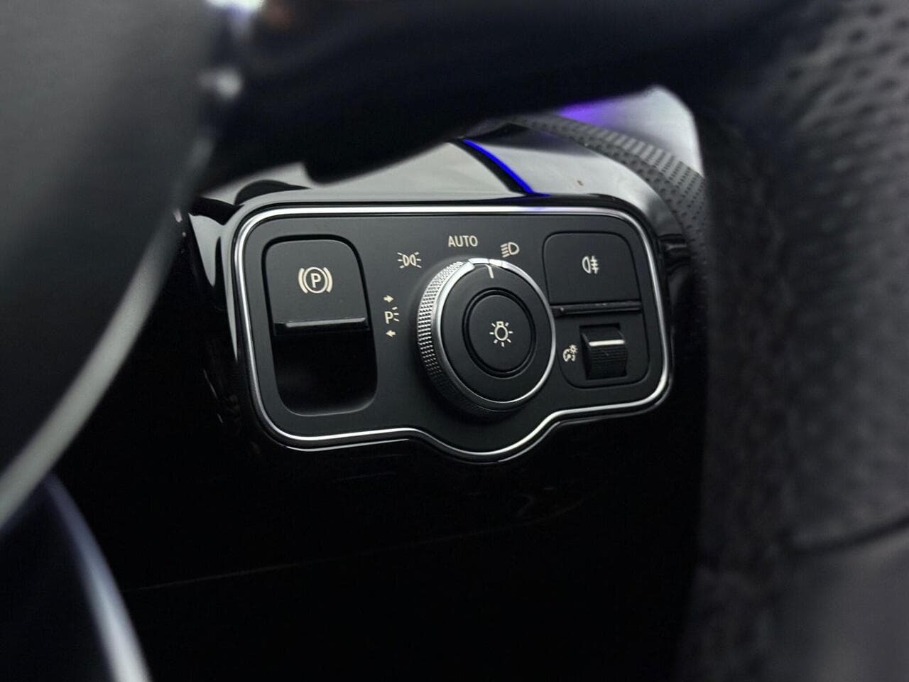 Mercedes-Benz CLA thumbnail Misc Controls