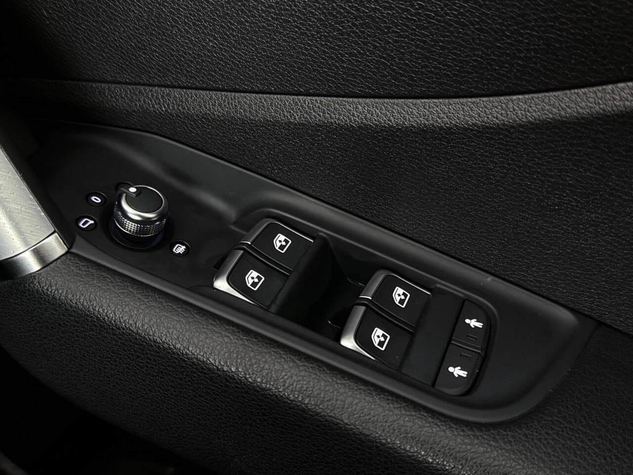 Audi Q2 thumbnail Misc Controls