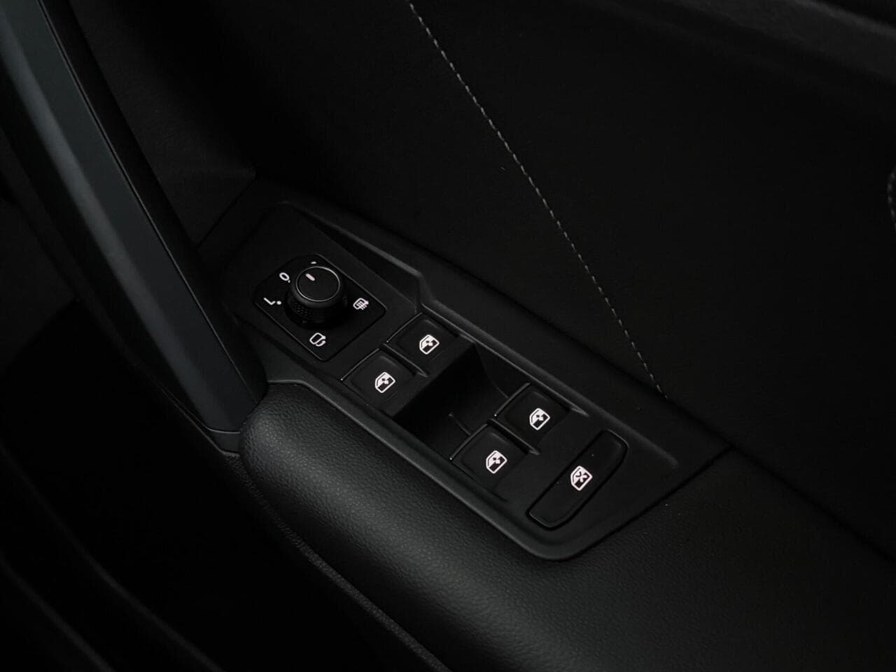 Volkswagen Tiguan thumbnail Misc Controls