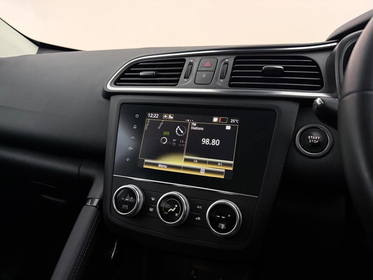 Renault Kadjar thumbnail Infotainment System