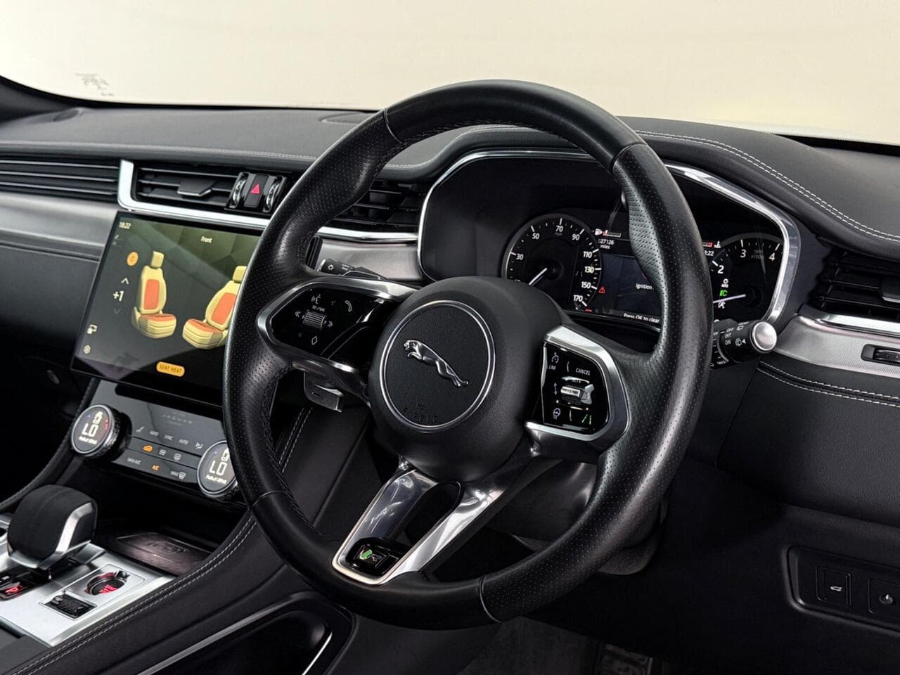 Jaguar F-PACE thumbnail Steering Wheel