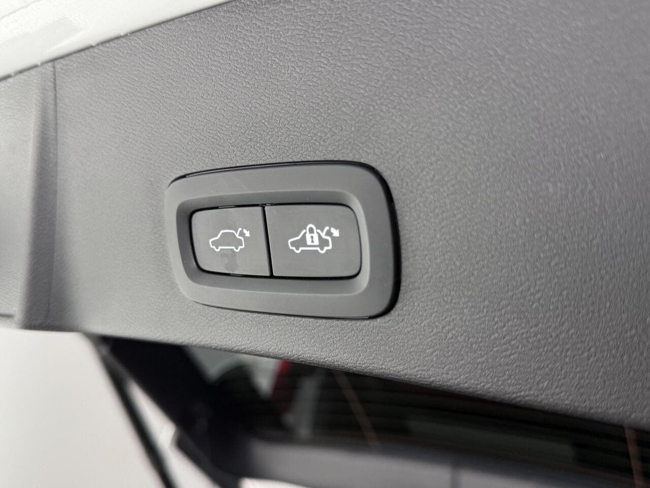 Volvo XC40 thumbnail Misc Controls