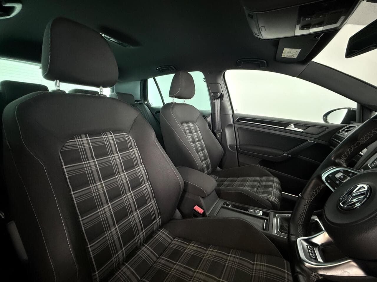 Volkswagen Golf thumbnail Seat Driver
