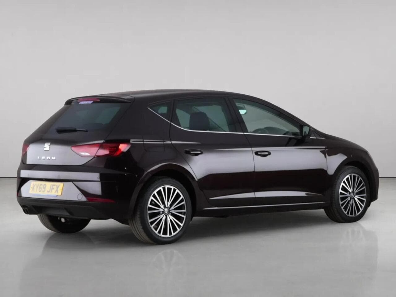 SEAT Leon thumbnail Side Right
