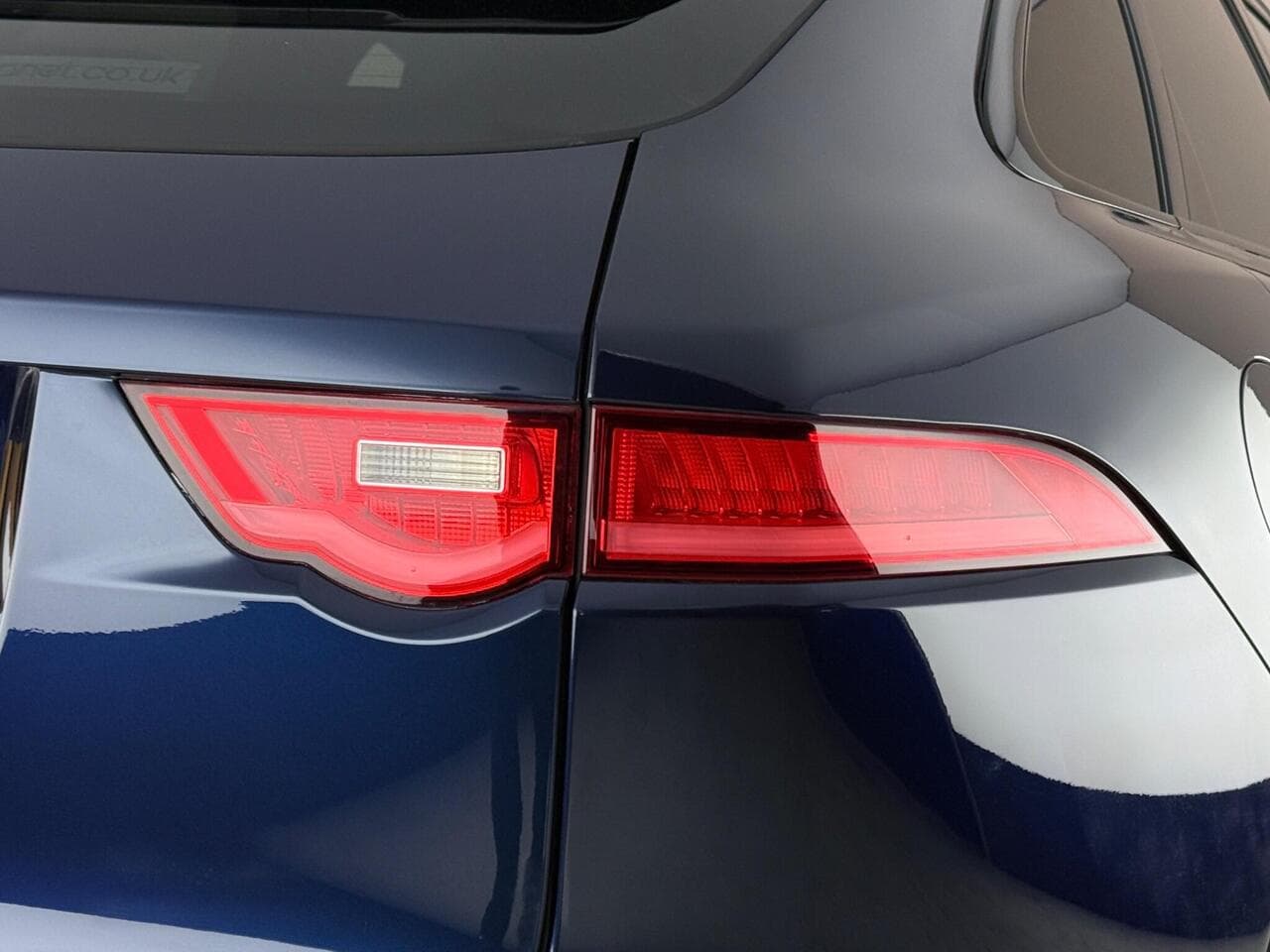 Jaguar F-PACE thumbnail Lights Rear