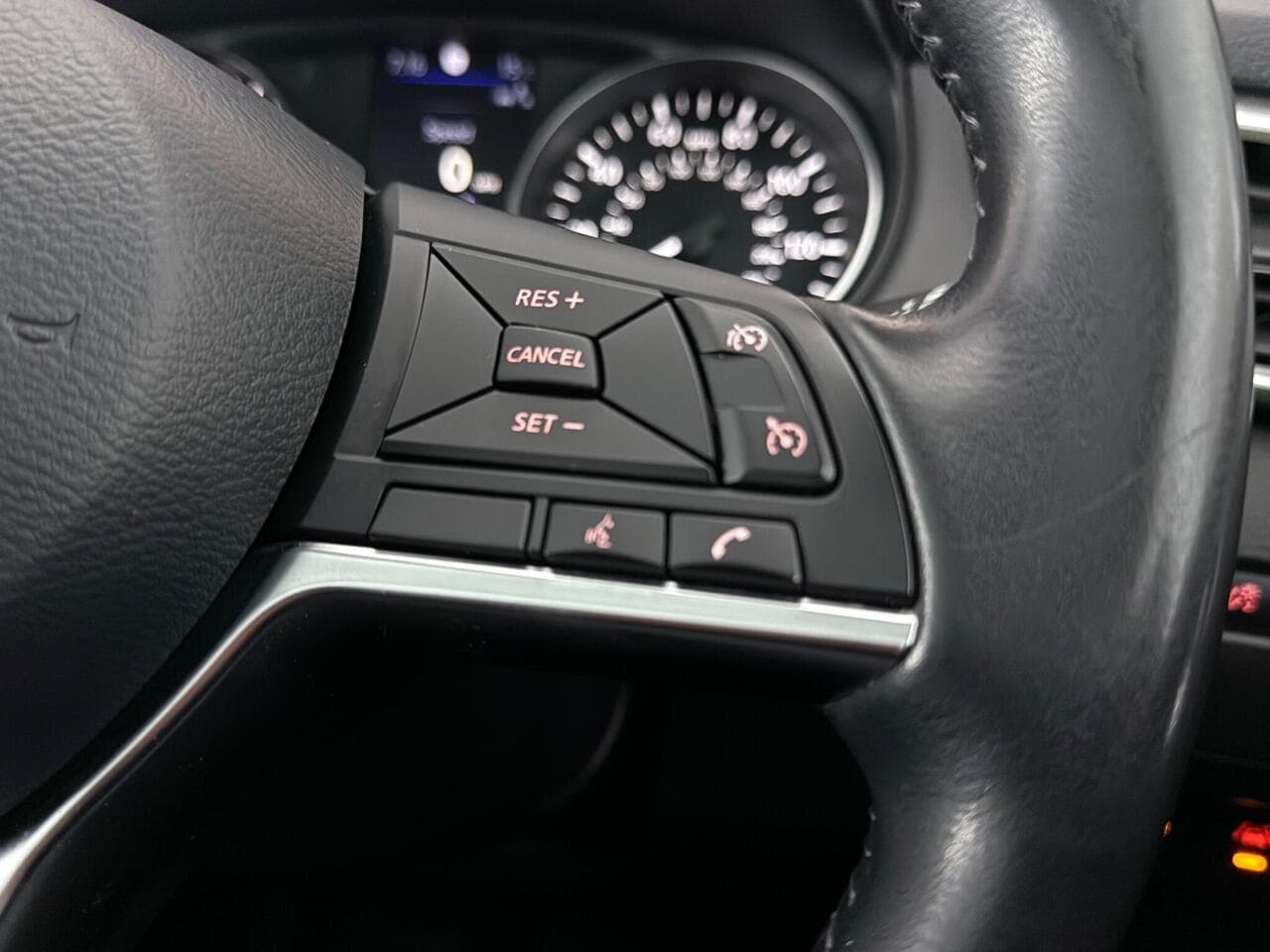 Nissan Qashqai thumbnail Misc Controls