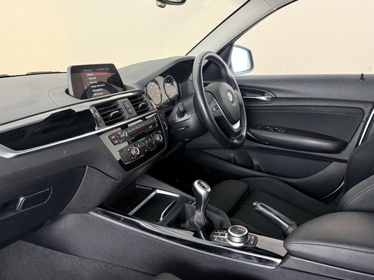 BMW 1 Series thumbnail Interior Front
