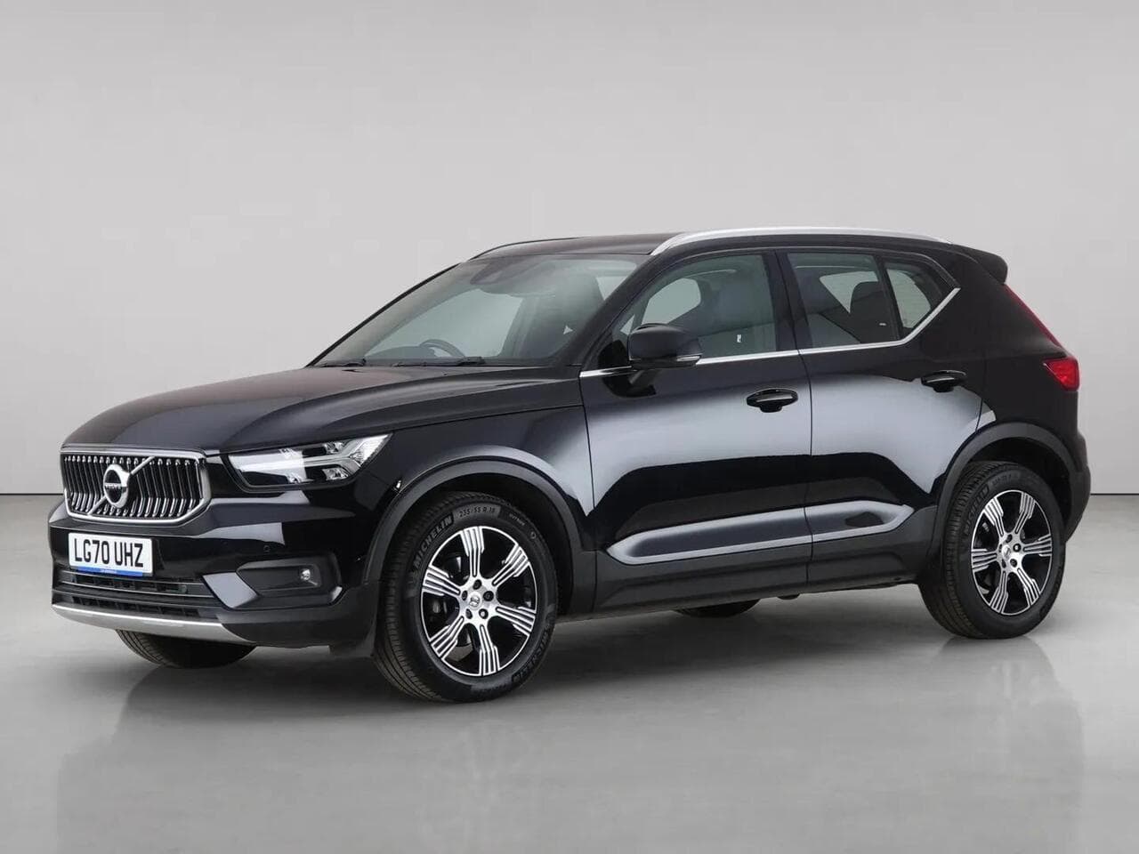 Volvo XC40 thumbnail Front Left