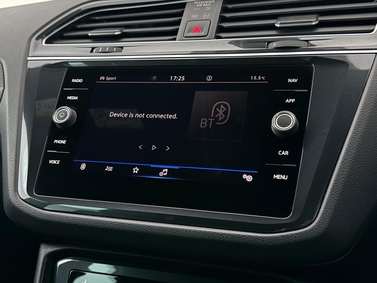 Volkswagen Tiguan thumbnail Infotainment System