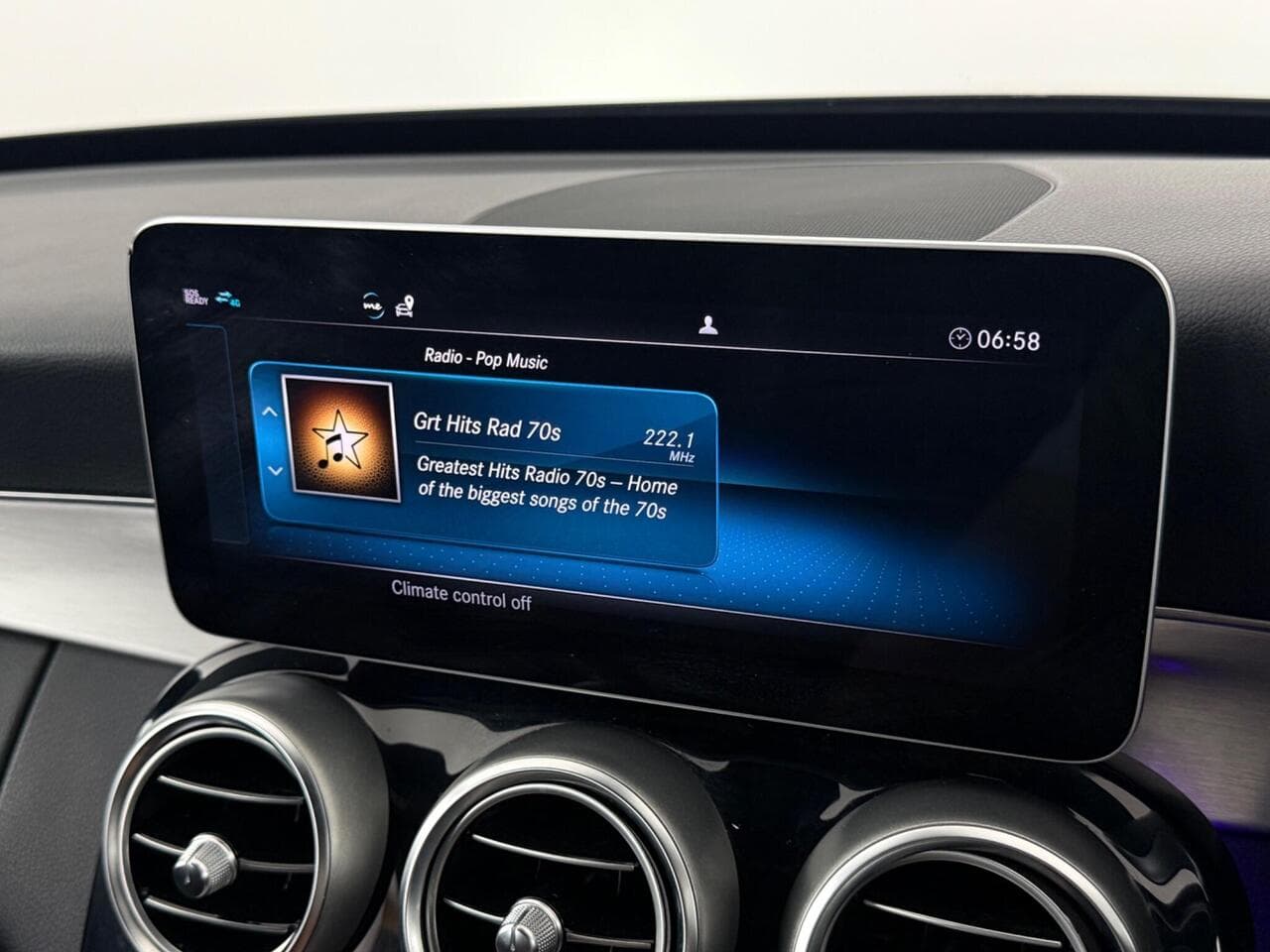 Mercedes-Benz C Class thumbnail Infotainment System