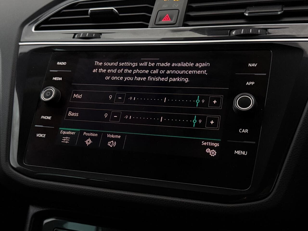 Volkswagen Tiguan thumbnail Infotainment System
