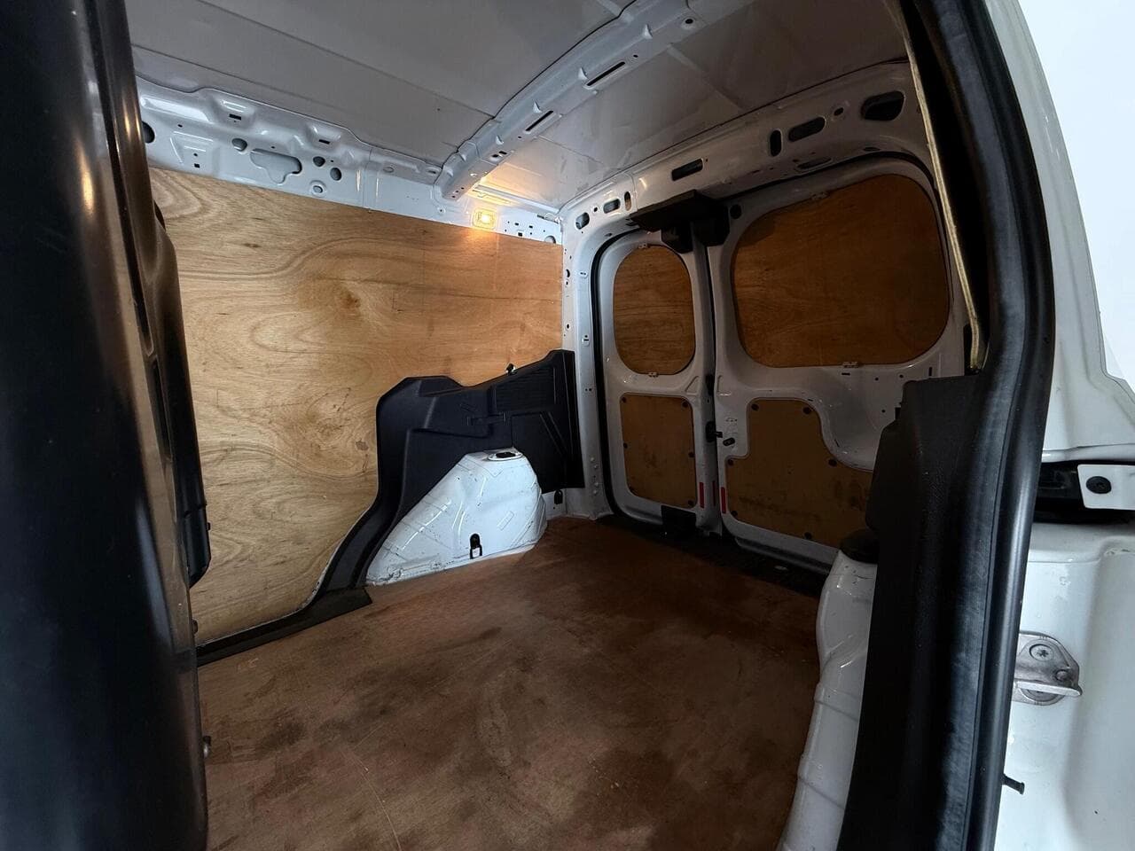 Ford Transit Courier thumbnail Cargo Space